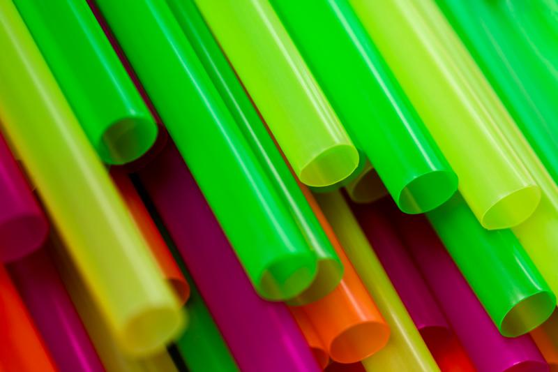 A Fascinante História do Plástico Colorido